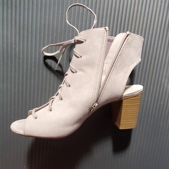 Size 8 - Picture 2 of 3